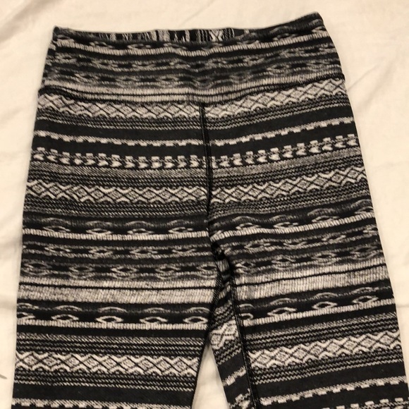 Evolution and Creation Mandala Yoga Workout Leggings Capri Size Medium - Picture 3 of 5